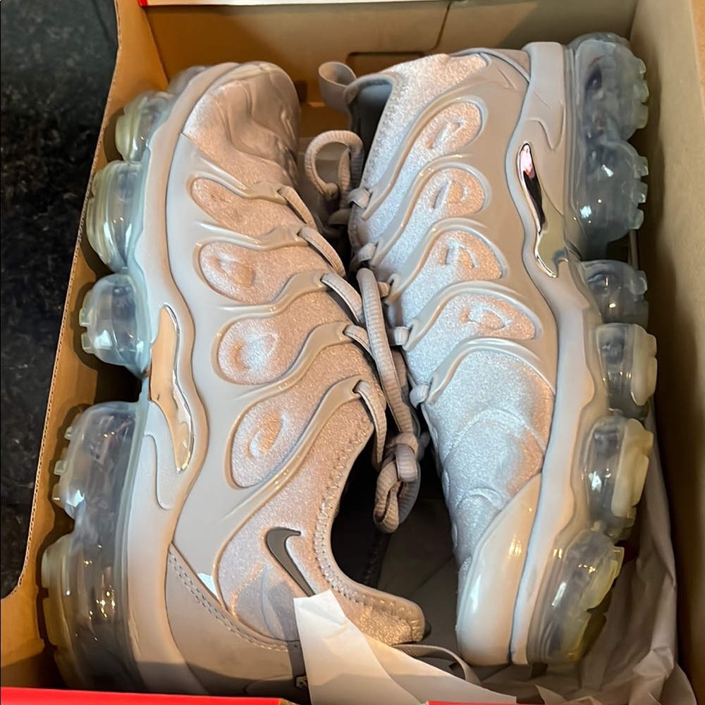 Nike Air VaporMax Plus in Metallic Silver
